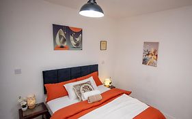 Modern 4 Bed Gillingham House, City Centre